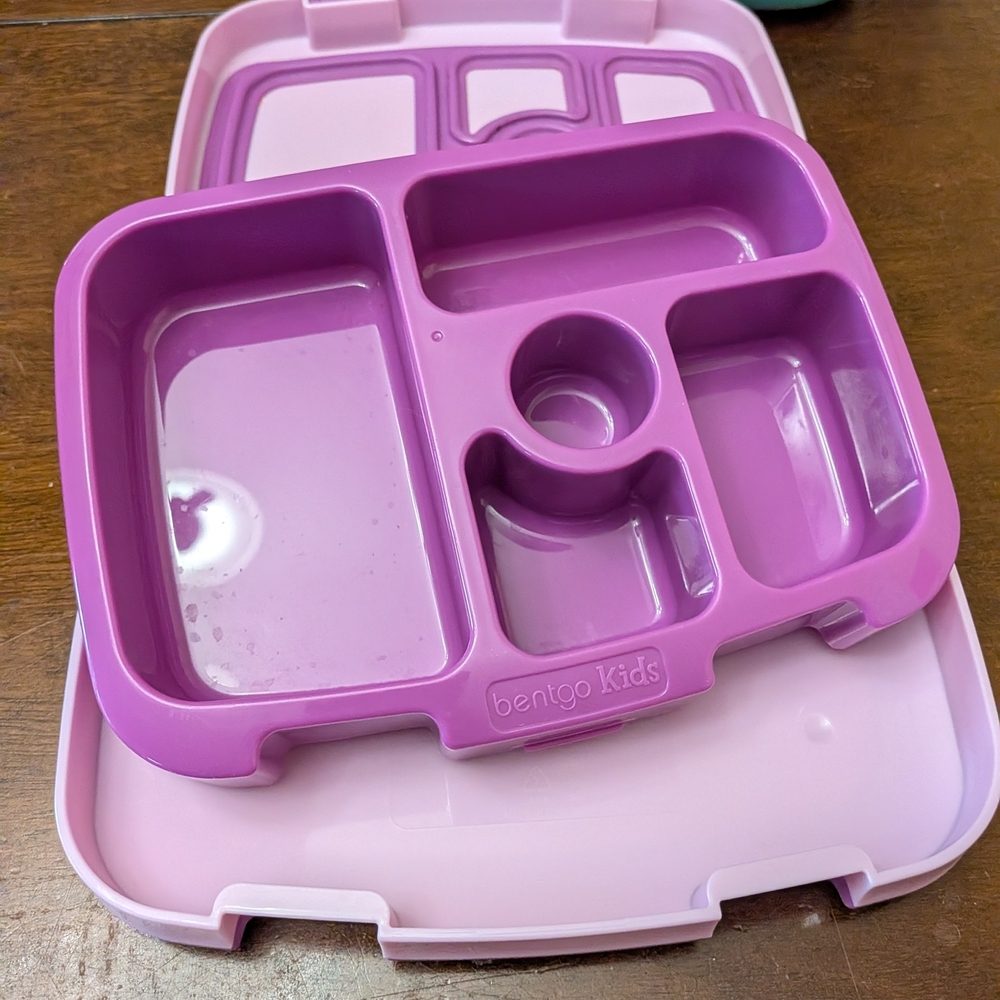 3 Colorful Stackable Lunch Boxes - Picture 12 of 12